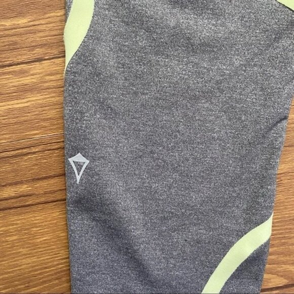 Lululemon Iviva leggings Girl Sz 14 ( Women Sz 2) - Picture 3 of 10